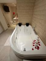 Suite Pacifique - Spa privatif avec baignoire - B&B Calais
