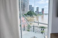 Lujoso depa con piscina, gym, jacuzzi frente a las peñas Guayaquil, Ecuador - Chambres d'hôtes Guayaquil