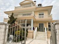 Katerini Grand Luxury Villa with Garden and Jacuzzi - Bed and Breakfast Kateríni