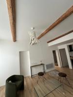 CARPENTRAS appartement 3e étage situé dans le centre historique - B&B Carpentras