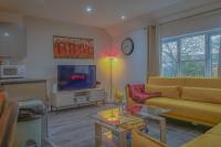 2BR Detached Home with Free Parking, Fast WiFi & Dart Board - B&B Cardiff