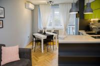 Sunny Balcony Apt 2 BR Metro Vitosha Blvd - Bed and Breakfast Sofia