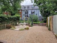 Enchanting 2-Bed Riverside Cottage with Parking in heart of Canterbury City - Chambres d'hôtes Canterbury