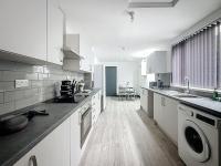 PLUS Properties Eastwood 4-Bedroom Ensuite - B&B Stoke-on-Trent