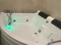 Dpto de Lujo Centrico con Jacuzzi y Balcon Parque de las Aguas - B&B Lima