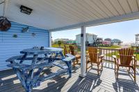1 Block to Surfside Beach Home with Deck! - B&B Freeport