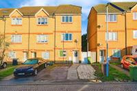 3SIEE Homes Dunraven Avenue HomeStay - B&B Luton