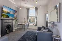 Bright High St Apartment In Heart Of Town Sleeps 6 - B&B Witham