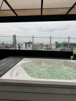 Apto con Balcón Terraza con Vista, Jacuzzi y Confort en Chico - B&B Bogotá