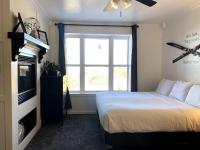 Steps to Navajo Lift Pool, Hot Tubs & King Bed - B&B Brian Head