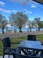 Apartamento de 1 dormitorio con balcón y vistas al mar