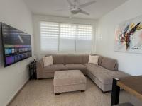 StayDelRom Cozy 3BR Home 8 Min to Airport 5 to Mall of San Juan 2 to Restaurants - Chambres d’hôtes San Juan