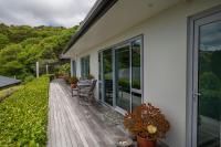 Hill Top Apartment 2 Bedroom with Sea and Hill Views - Chambres d'hôtes Richmond
