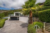 Hill Top Apartment 2 Bedroom with Sea and Hill Views - Chambres d'hôtes Richmond