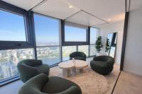 Cloud Nine Stay | Designer Views on Level 61 - B&B Brisbane