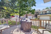 Quiet & spacious townhome with a private hot tub & great views - close to skiing - Bed and Breakfast Cottonwood Heights