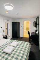 Double Room in St Michael's Inn near Leeds Airport - Chambres d'hôtes Rawdon