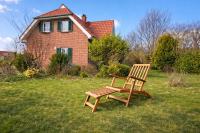 Ferienhaus Sandregenpfeifer mit Kamin, großem Garten & nahe Ostsee - Chambres d’hôtes Dassow