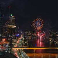 River & fireworks visible from the balcony! - B&B Brisbane