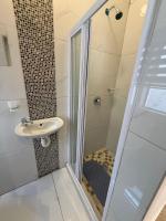 Black & White Guest House - B&B Parow