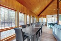 Whimsical tree-lined stay with wood stove AC shared amenities and large deck - B&B Black Butte Ranch