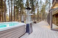 Spacious dog-friendly home with private hot tub deck basketball court & WIFI - Chambres d'hôtes Black Butte Ranch