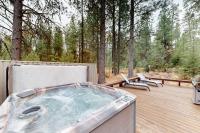 Secluded delight with pools private hot tub & central AC - B&B Black Butte Ranch