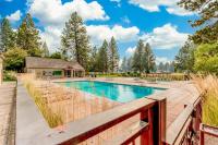 Cozy mountain studio near skiing & town with fast WiFi shared pools & patio - Ferienwohnung Bend