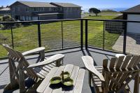 Ocean view 70s-themed home with beach access grill funky interior & W&D - Chambres d'hôtes Bandon