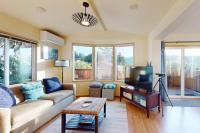 Private cabin close to trails with hot tub grill and dazzling ocean views - B&B Brookings