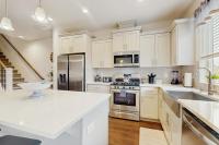 Beautiful Spacious Townhome close to downtown & UO with WiFi AC Fireplace - Chambres d'hôtes Eugene