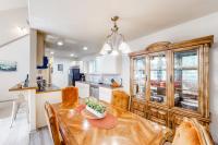Beautiful & Spacious Family-Friendly Home withFree WiFi Deck and Close to Lakes - Ferienwohnung Florence