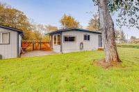 Home near the ocean with wood stove large yard washer&dryer streaming patio - B&B Coos Bay