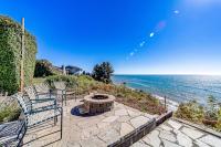 Gorgeous oceanfront estate with amazing views & hot tub - steps to quiet beach - Chambres d'hôtes Brookings