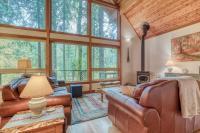 Gorgeous home with views of the river fireplace washer&dryer & dog-friendly - B&B Rhododendron
