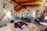 Secluded dog-friendly cabin with two fireplaces washer&dryer deck & firepit - B&B Rhododendron