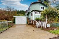 Charming home on the Siuslaw River with a fire pit WiFi & W&D - Chambres d'hôtes Mapleton