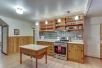 Restored log cabin with classic porch - near river trails hot springs & more - Chambres d'hôtes McKenzie Bridge