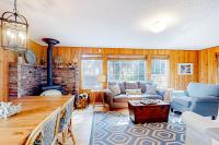 Cozy home 4 blocks from the beach with deck woodstove & sunroom - Chambres d'hôtes Manzanita