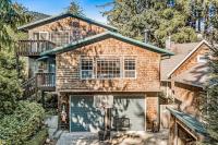Cozy home 4 blocks from the beach with deck woodstove & sunroom - Chambres d'hôtes Manzanita