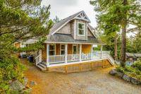 Classic dog-friendly beach house with vast outdoor living hot tub & firepit - Ferienwohnung Manzanita