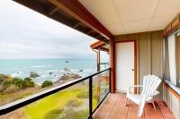 Sweeping Oceanfront Views Await Tranquil Condo with Balcony Beach Access W&D - Ferienwohnung Brookings