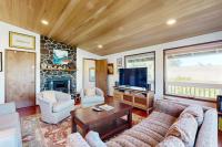 2-story dog-friendly home with Ping-Pong gas grill deck wood stove-fireplace - B&B Manzanita