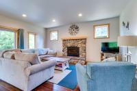 Kid-friendly house with fireplace entertainment and nearby beach access - Ferienwohnung Manzanita