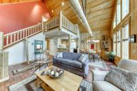 Charming resort home with fireplace deck gas grill and gas stone fireplace - B&B Redmond