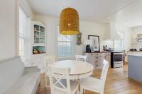 Stunning Lighthouse Replica Home with Ocean Views - Steps from the Beach - B&B Newport
