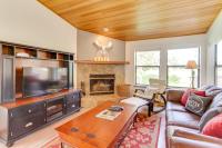 Updated Townhome with Golf Course Views & Private Hot Tub 8 SHARC Passes - B&B Sunriver