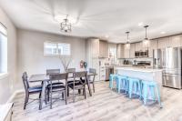 Modern home with fenced yard 4 blocks from the beach & downtown - Bed and Breakfast Seaside