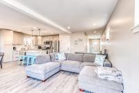 Modern home with fenced yard 4 blocks from the beach & downtown - Ferienwohnung Seaside