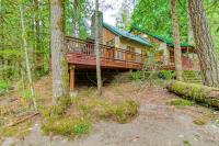 Historic Waterfront Cabin with Hot Tub & Salmon River Access - Dog-Friendly - Chambres d'hôtes Welches